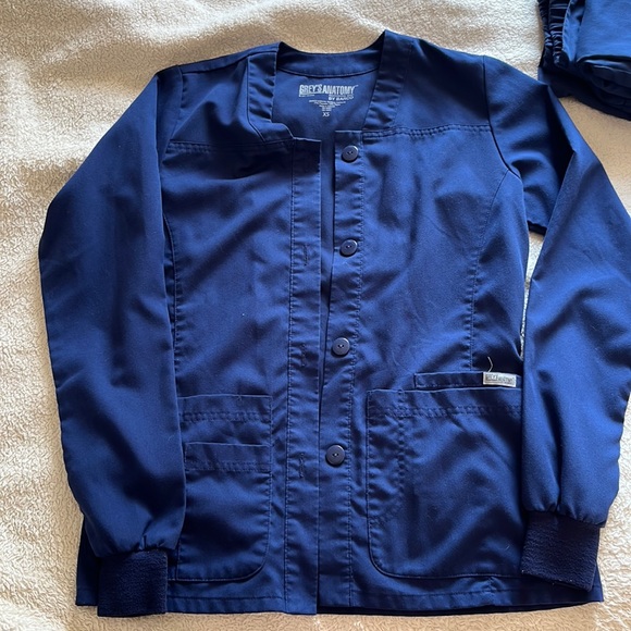EUC 3 PIECE SCRUB SET GREYS ANATOMY navy blue set size XS - Picture 5 of 9